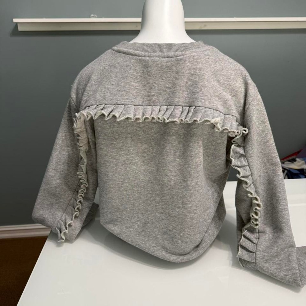 Sax fifth Avenue Grey ruffle‎ long sleeve sweatshirt